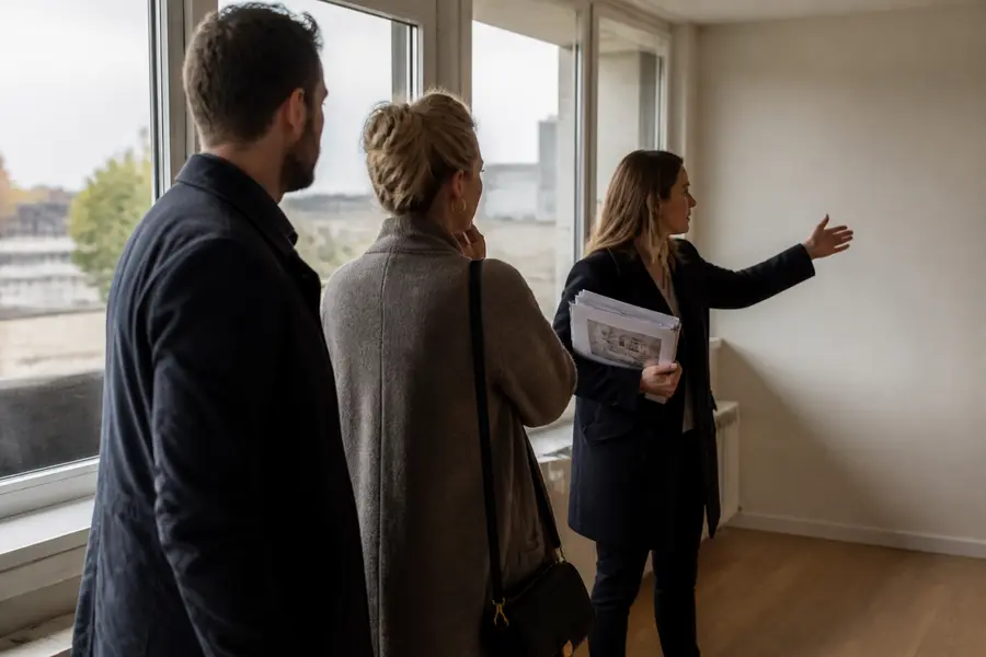 Meer woningen te koop, maar structurele schaarste houdt de koopmarkt gespannen